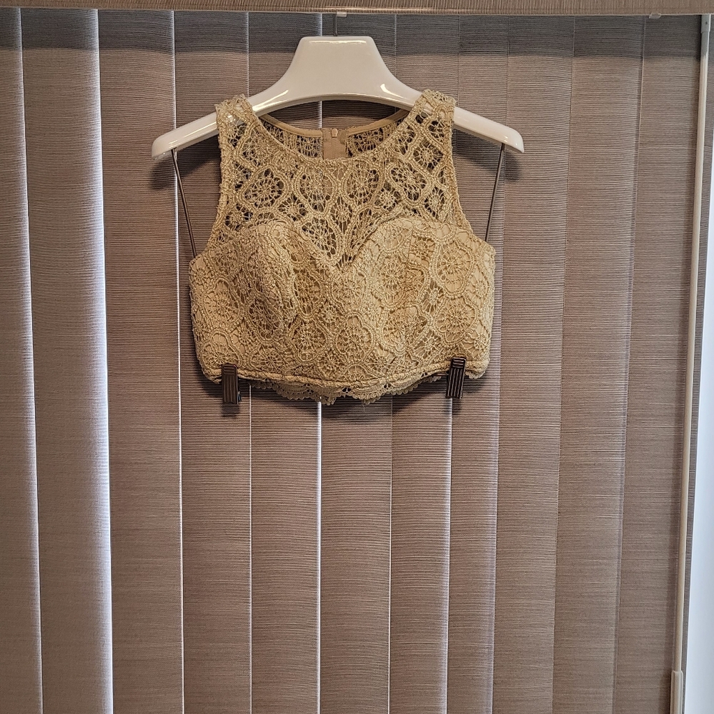 NWOT/ My Michelle Crop Lace Top